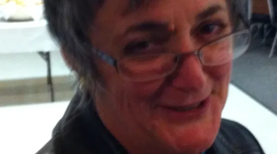 Paquette Chooses Clinton