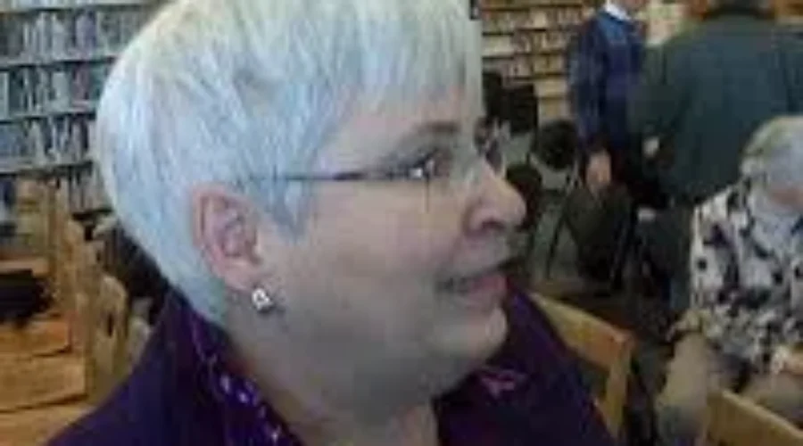Former Librarian Suing Board