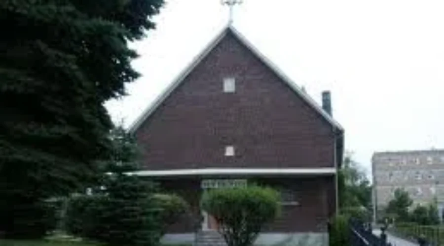 Dew Drop Inn Serves Easter Dinner