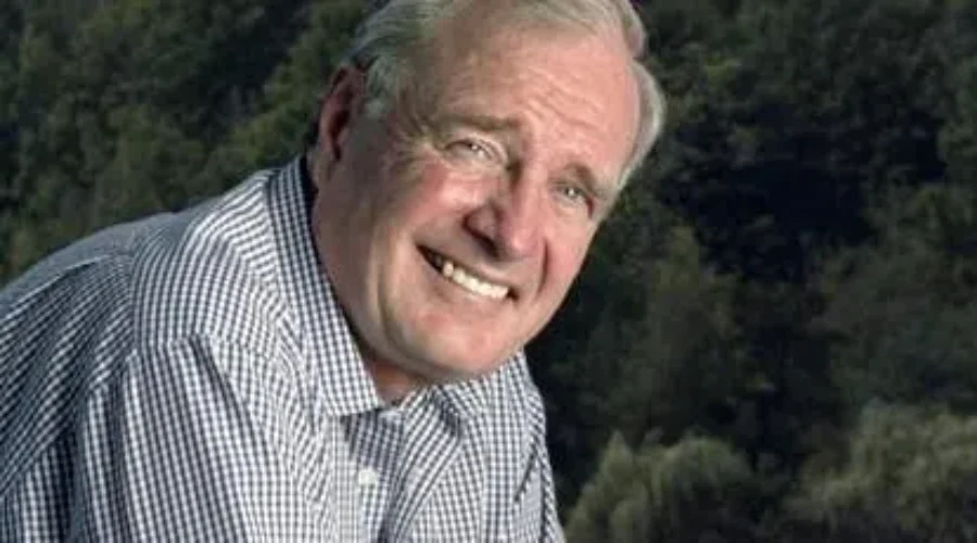 Paul Martin Speaking In T.Bay