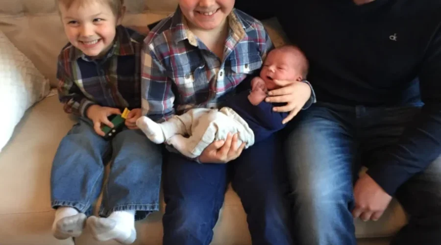 Thunder Bay’s 1st Baby Of 2017 Is A Boy With 2 Older Brothers