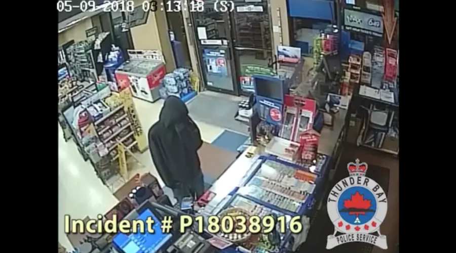 VIDEO: Mac’s Robbery Suspect Sought