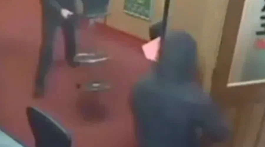 Awesome Fella vs. Robbers