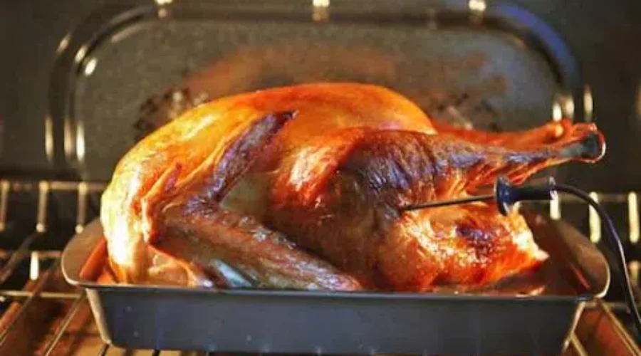 Shelter House Serves Up Thanksgiving Meals