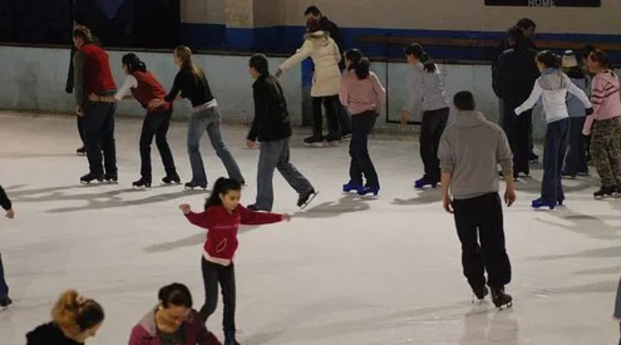 Free Indoor Skating Program Returns