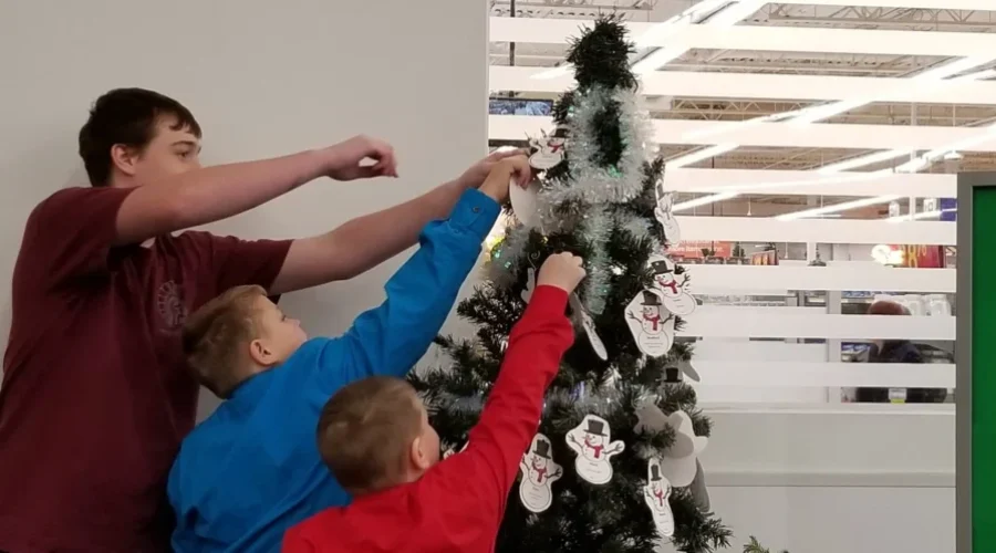 Holiday Wishes Tree Needs 600 Gifts
