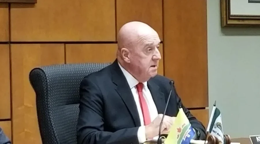 Hobbs Resumes Testimony At Extortion Trial