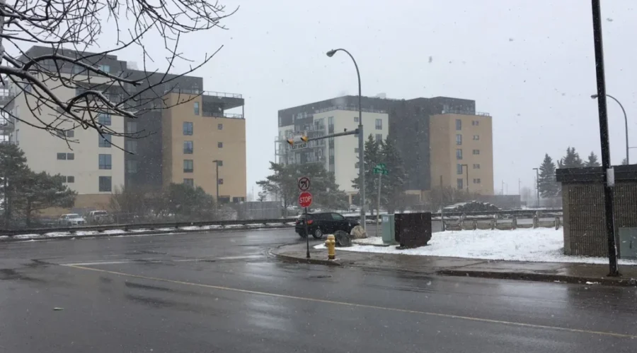 April Snow Hits Thunder Bay
