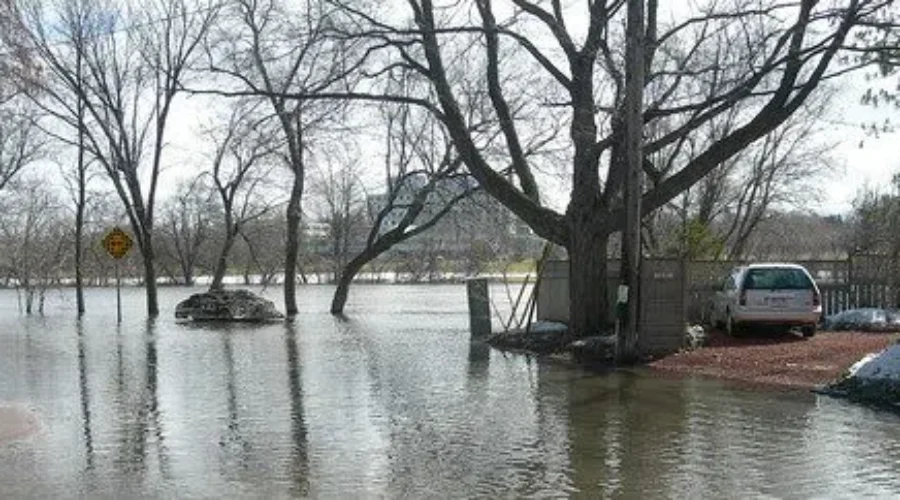 HMCS Griffon Helping Ottawa With Flood