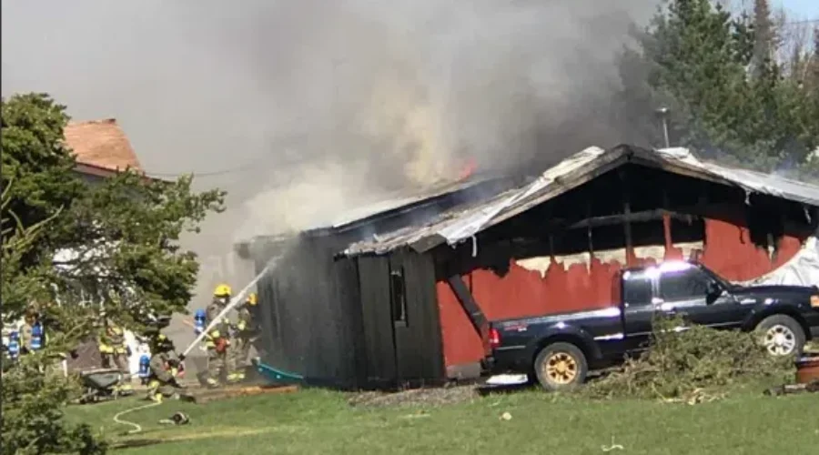 Fire Guts Garage On FWFN