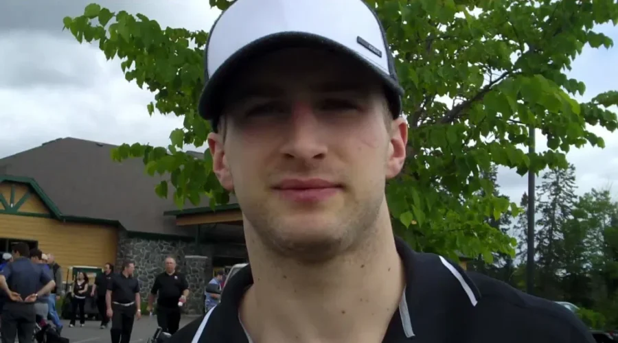 Pyatt Signs With San Jose Sharks