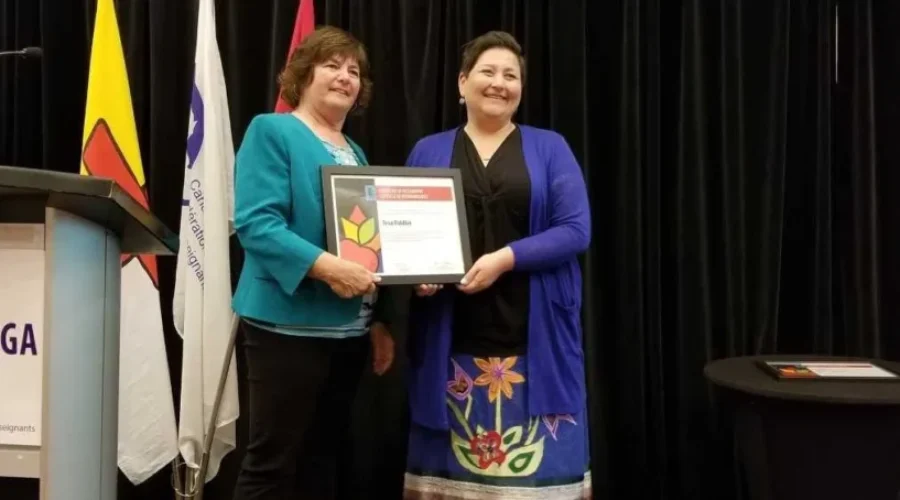 Local Indigenous Teacher Gets Award