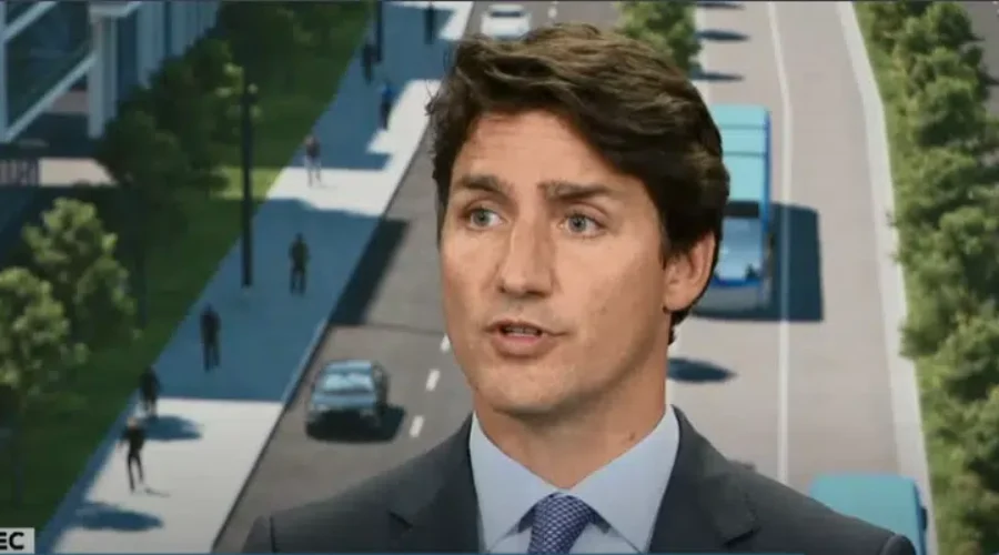 Trudeau Attacked For 2001 Photo
