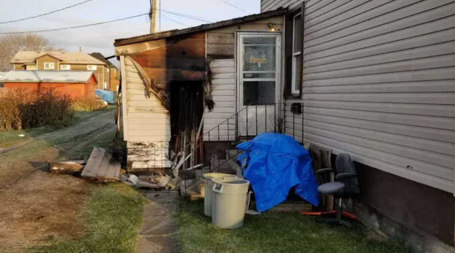 Pedestrian Alerts Residents Of Fire