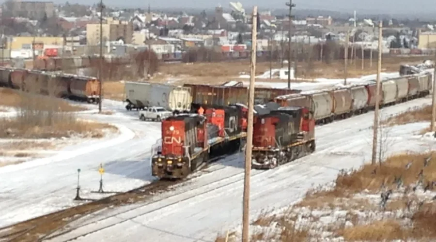 Minor CN Train Derailment Near Grain Elevators