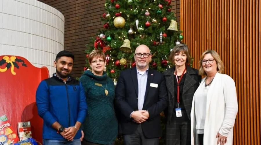 Con College Students & Staff Give Back