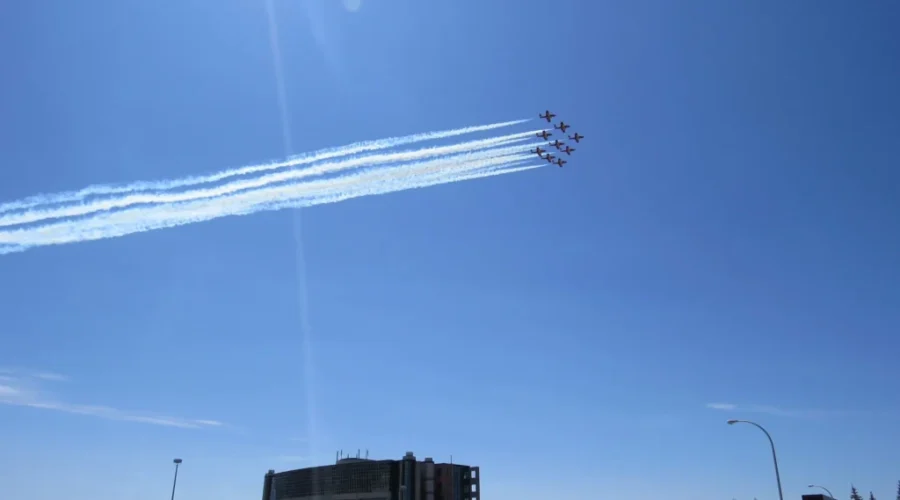 VIDEO: Snowbirds Fly High Over Thunder Bay