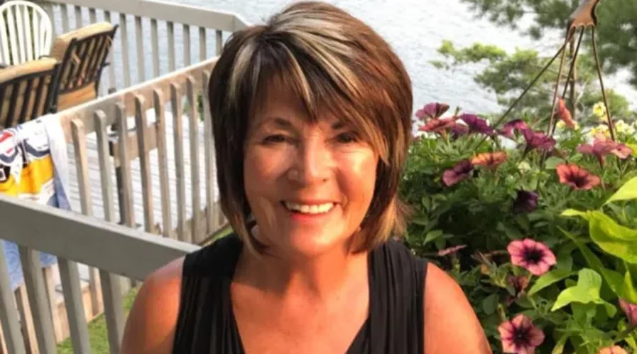Woman Awarded For Volunteer Work