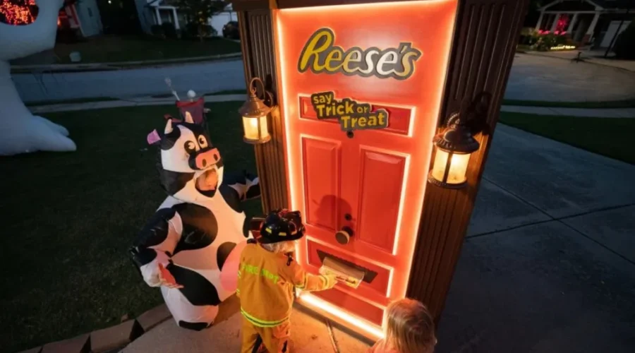 WATCH: Reese’s Contact-Free Halloween Door!