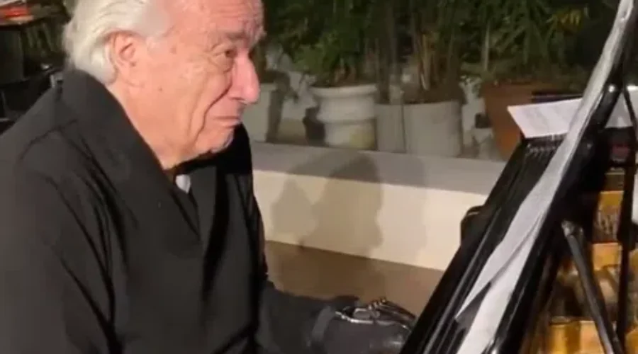 WATCH: Man Plays Piano Again After 20 Years