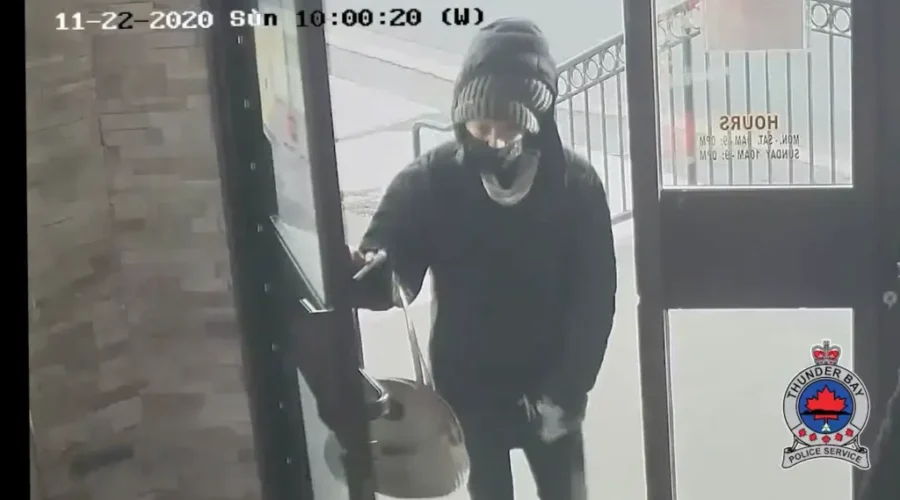 VIDEO: Police Looking For Theft/Fraud Suspect