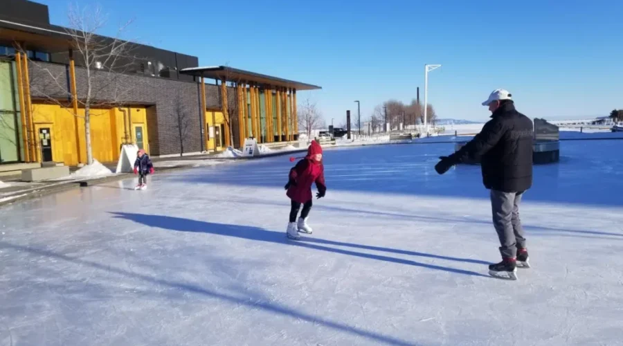 A Few Still Brave The Cold To Skate