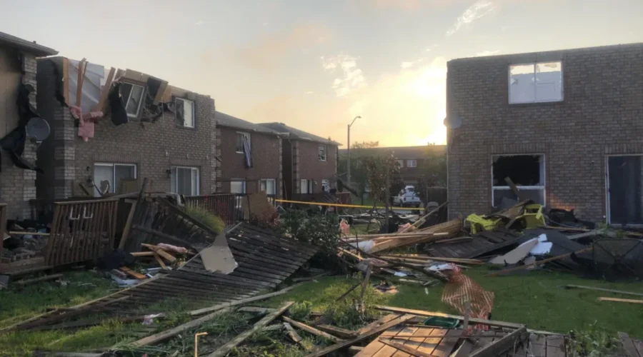 EF-2 Tornado Moves Through Barrie