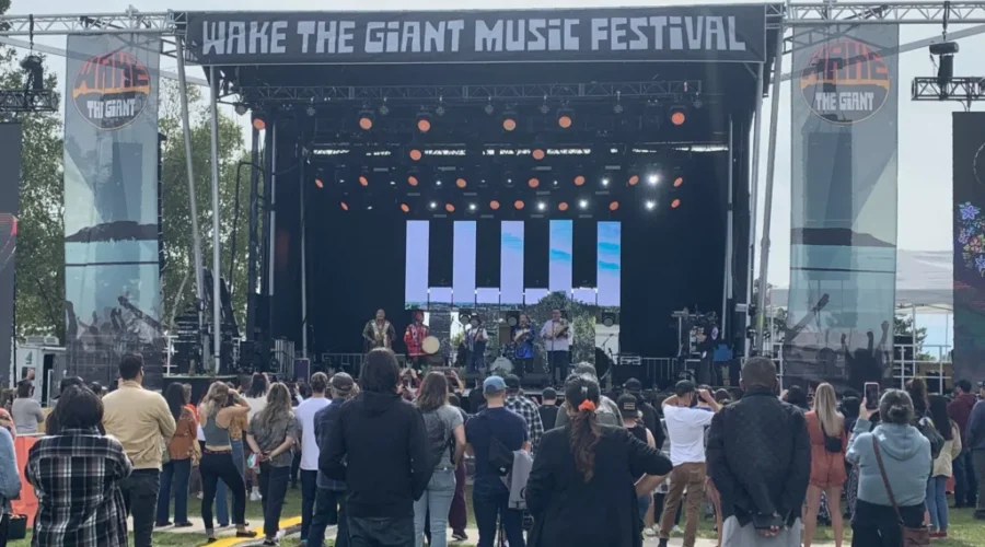 Wake the Giant Draws Thousands