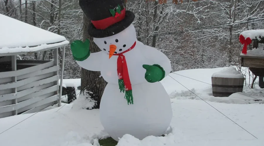 Do you still have your outdoor Christmas decorations up?