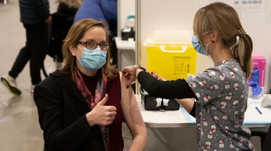 DeMille Anticipates Broader Rollout Of 4th Dose Vaccination