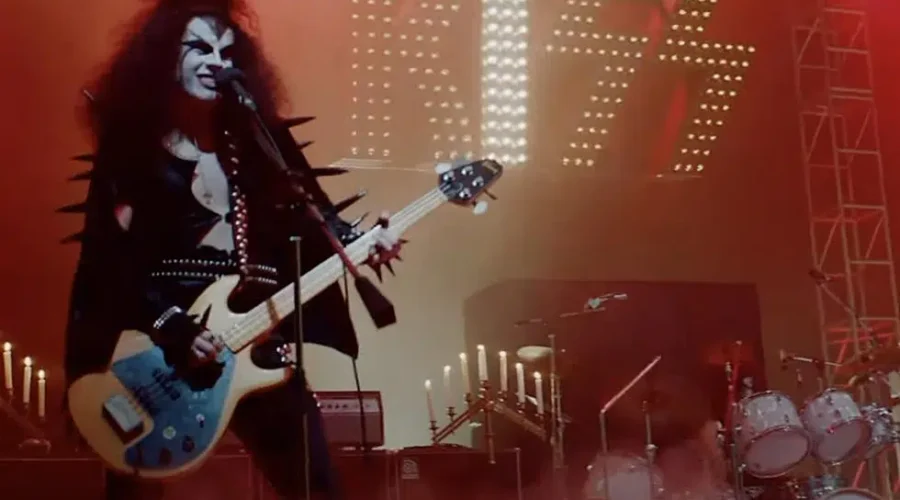 Watch: ‘Kiss’ Getting A Record Deal