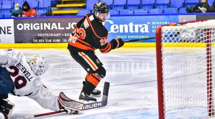 Gerrie Skates With the Thunderwolves