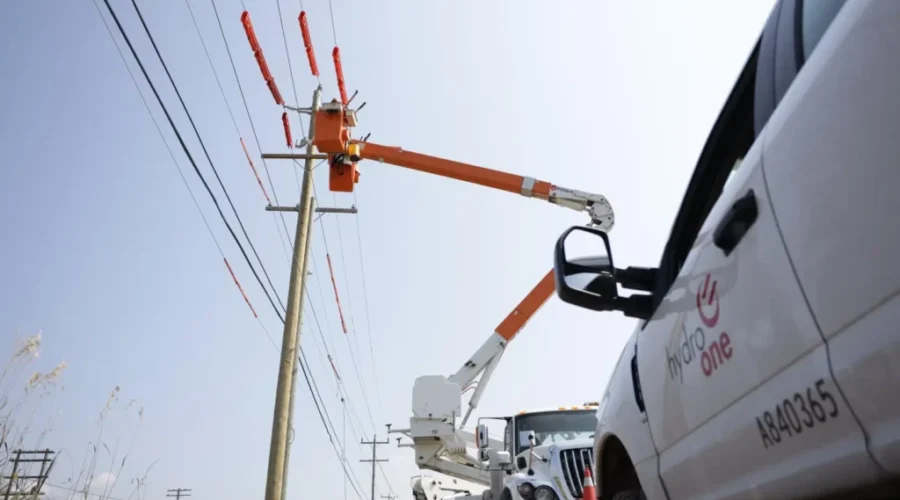 Hydro One working to fix power outages