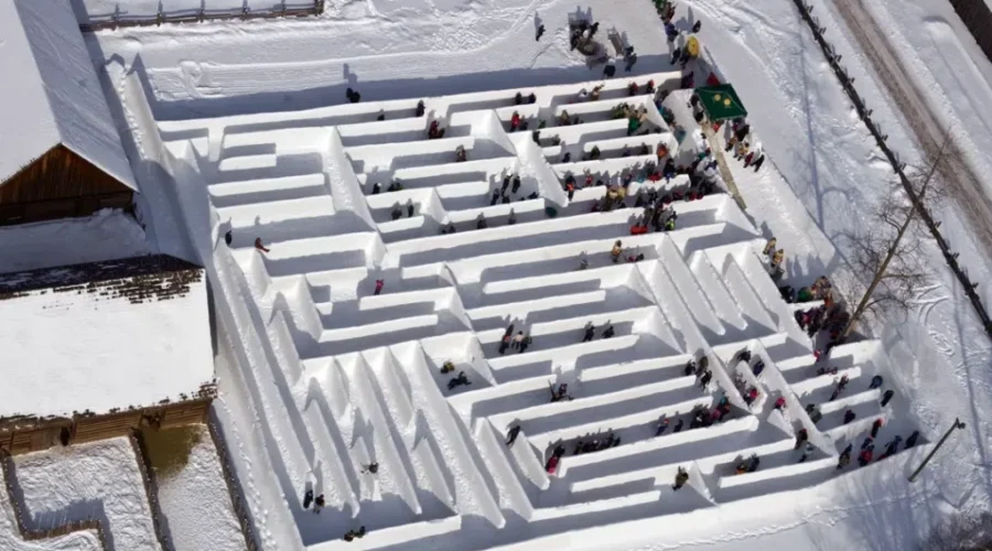 Voyageur Winter Carnival Opens For Family Day Long Weekend