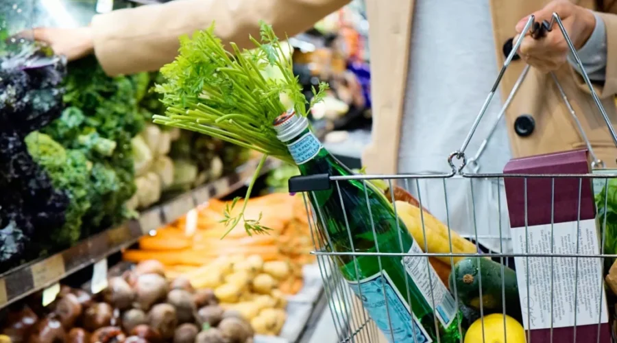 More Canadians making effort to buy discounted food: survey
