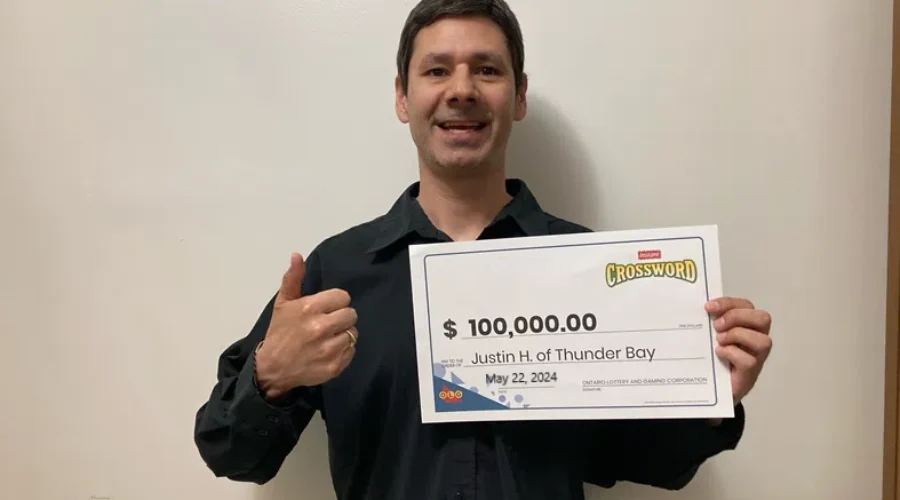 Thunder Bay resident strikes gold on crossword lotto ticket