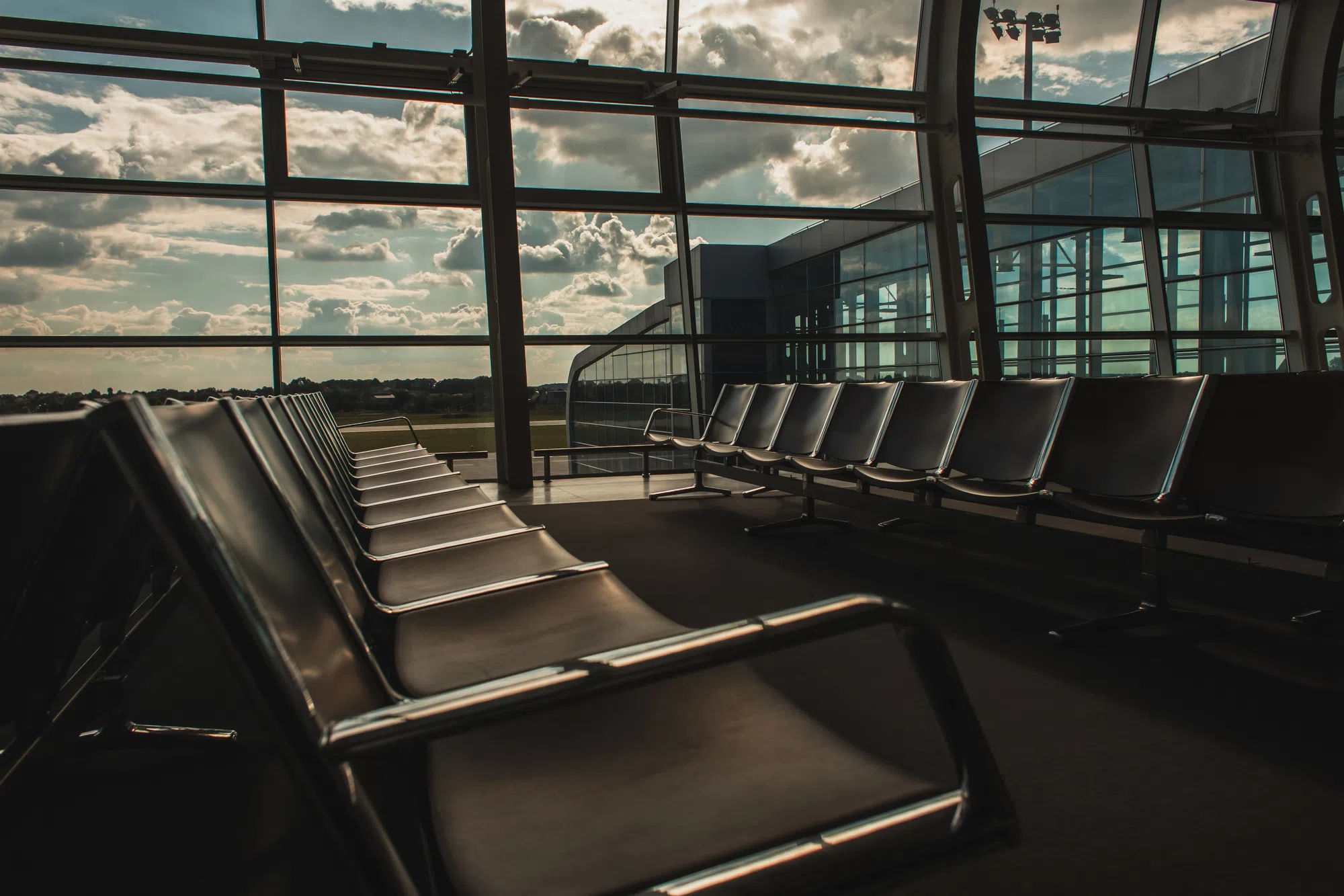 Man facing charges after gun found at Thunder Bay airport