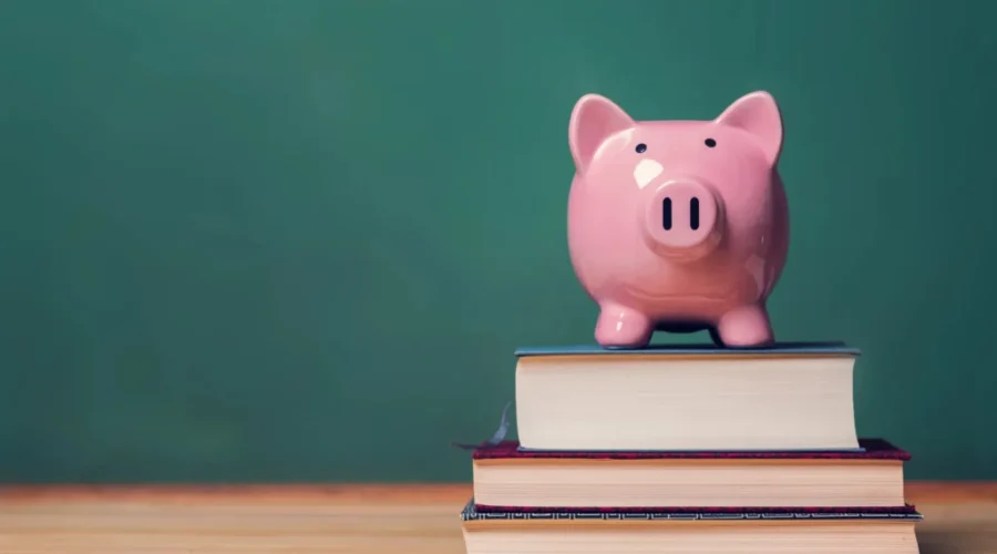 Chamber of Commerce awards scholarships to Thunder Bay students