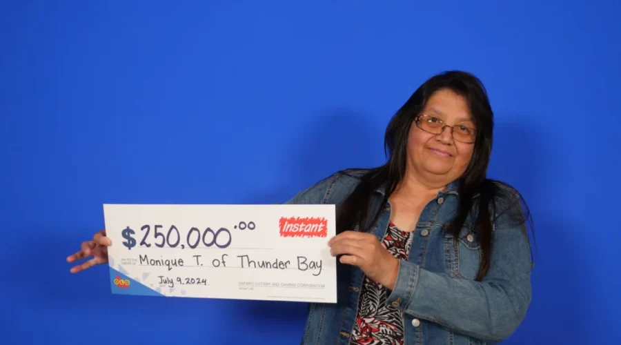 2 Thunder Bay residents win top prizes on OLG scratch tickets