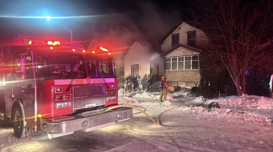 Fire crews respond to 2 fires in Thunder Bay