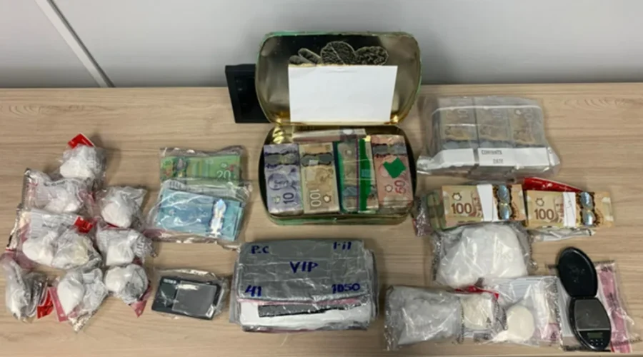 Almost 2 kilos of cocaine, $257,000 cash seized in Thunder Bay