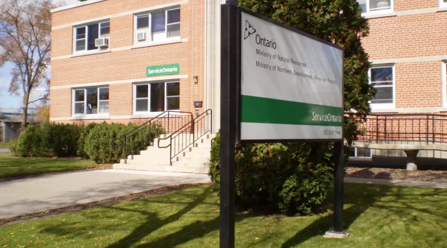 Ontario government workers awarded pay hikes