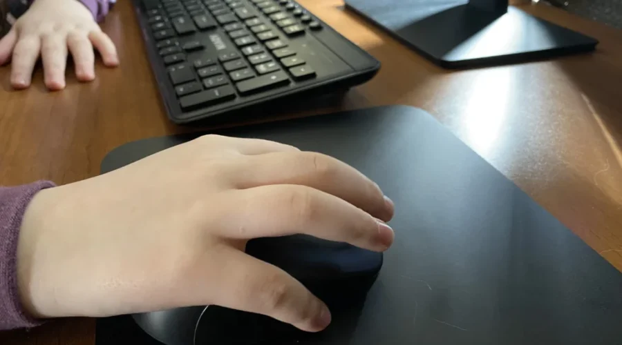 NDP member suggests warning messages for social media