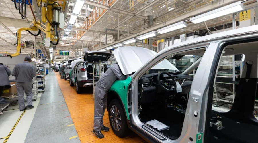 Trade tariffs could lead to modest recession in Ontario
