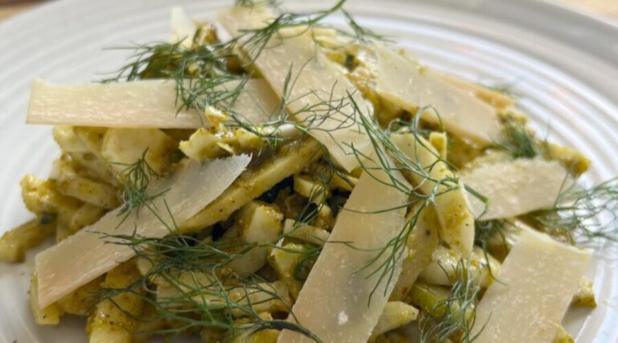 Dee-Licious Dishes: The Green Goddess Fennel & Apple Salad with Creamy Pistachio Dressing