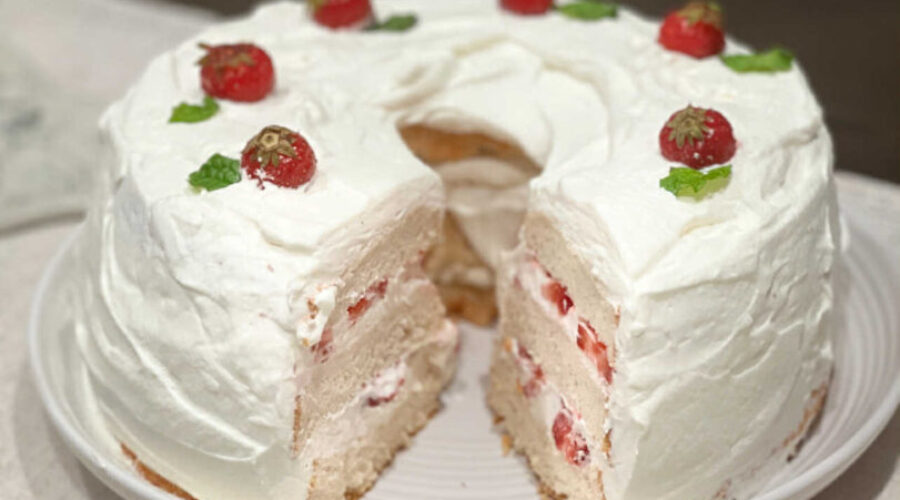 Heavenly Layers: A Simple & Delicious Strawberry Angel Food Cake