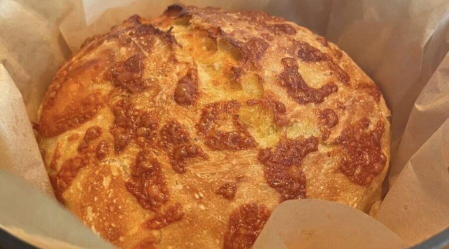 Tasty & Easy! Dutch Oven No Knead Cheese Bread
