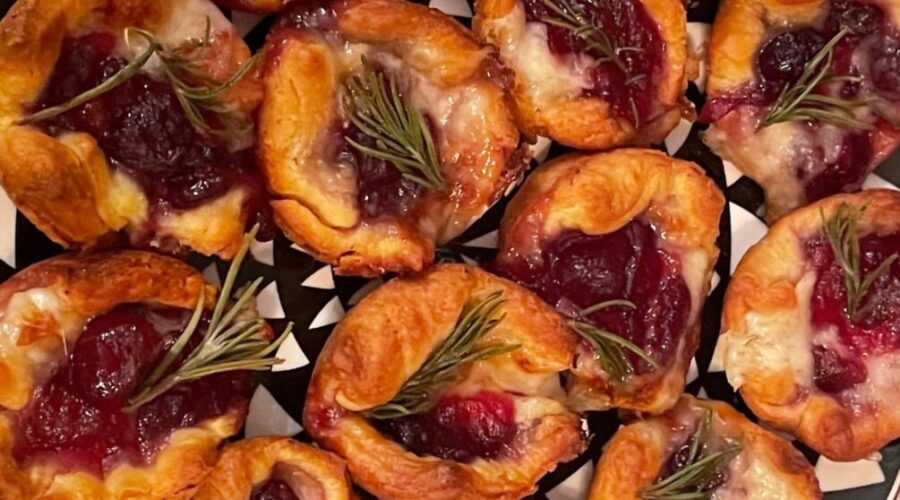 The Perfect Holiday Bite: Cranberry Brie Bliss