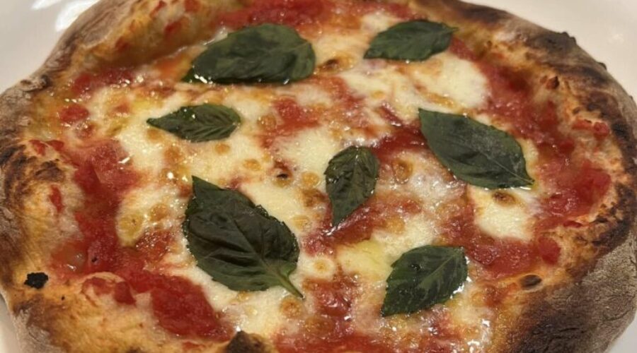 Make This Authentic Neapolitan Pizza In Your Home Oven!