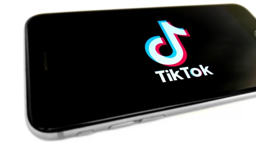 Confessions of a TikTok Addict: How I Lost an Entire Night and Missed the Brier Final